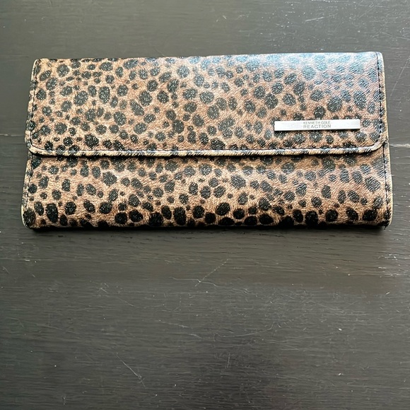 Kenneth Cole Reaction animal print wallet. GUC. - Picture 1 of 3